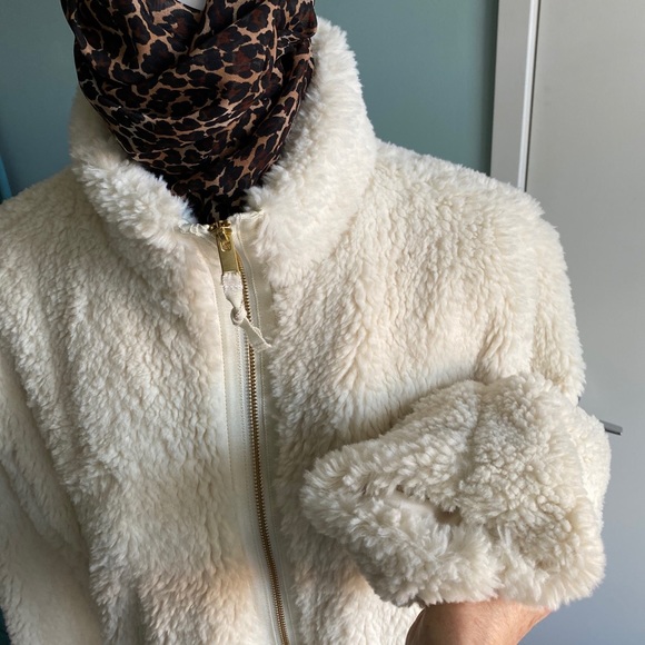 Plush cozy coat w/ gold hardware. - Picture 3 of 5